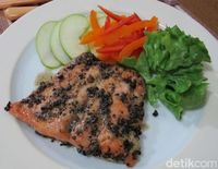 Menu Natal : Yang Lezat dan Sehat, Salad hingga Salmon Panggang Lada Hitam