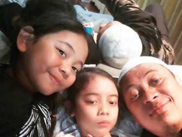 Intip Momen Kedekatan Opick dengan Kelima Putrinya