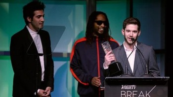 Vine dijual ke Twitter pada tahun itu juga dan jumlah penggunanya terus melesat. Pada 2015, pengguna aktifnya tembus 200 juta. Foto: Getty Images