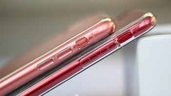 Umumnya kita akan melihat sambungan di sana. Tapi case asli dar Apple tidak memiliki sambungan. Foto: Sina Mobile