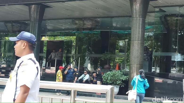 Akan Didemo, Gedung Granadi Dijaga Ketat Polisi Akan Didemo, Gedung Granadi Dijaga Ketat Polisi