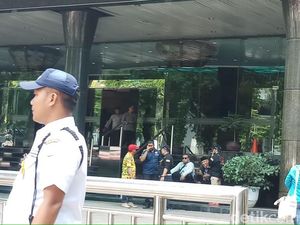 Akan Didemo, Gedung Granadi Dijaga Ketat Polisi