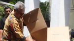 Ketua KPU Semprot Kardus Kotak Suara dengan Air, Hasilnya?