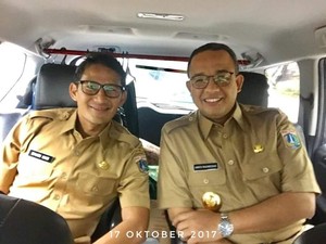 Posting Foto Bareng Sandiaga, Anies: Reuni Sama Mantan