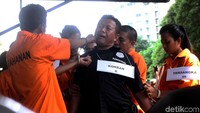 Begini suasana rekonstruksi yang digelar polisi soal pengeroyokan anggota TNI di Ciracas.