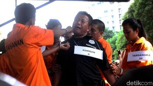 Begini Suasana Rekonstruksi Pengeroyokan Anggota TNI di Ciracas