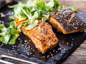 Menu Natal : Yang Lezat dan Sehat, Salad hingga Salmon Panggang Lada Hitam