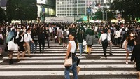 Ini saat dia berada di Shibuya, Jepang. (catriona_gray/Instagram)