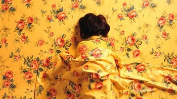 Saat membuat karyanya itu seringkali Paredes membiarkan rambut atau bagian tubuhnya tak terlukis. Istimewa/Boredpanda.