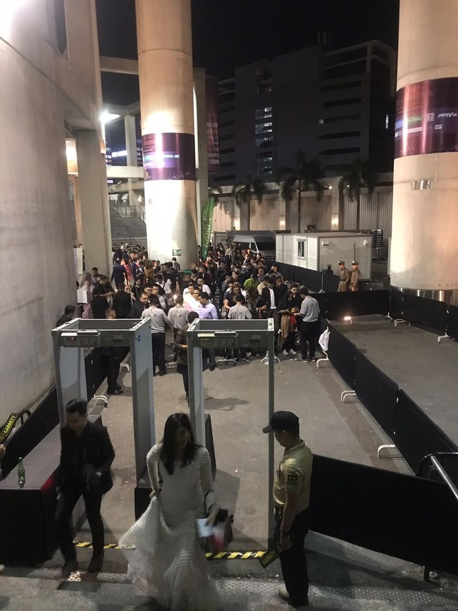 Antusiasme pada ajang kecantikan terbesar di dunia ini terlihat di sekeliling venue acara, antrian masuk para tamu dan pageant lovers dari seluruh dunia bahkan sudah mengular sejak pukul empat pagi. Foto: Frieda Isyana Putri/Detikcom