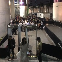 Antusiasme pada ajang kecantikan terbesar di dunia ini terlihat di sekeliling venue acara, antrian masuk para tamu dan pageant lovers dari seluruh dunia bahkan sudah mengular sejak pukul empat pagi. Foto: Frieda Isyana Putri/Detikcom