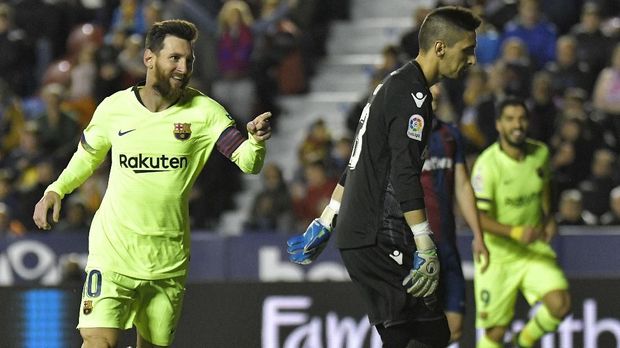 Lionel Messi berhasil mencetak tiga gol dan dua assist ke gawang Levante.