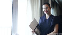 Tim detikHOT berkesempatan untuk mendapatkan wawancara khusus dengan Nadya Hutagalung yang baru merilis sebuah buku bertajuk Walk With Me.