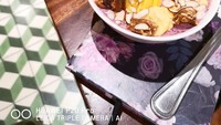 Di usia ke-24, Catriona sudah meraih banyak prestasi. Soal makanan favorit, ia ternyata doyan smoothies bowl. Nampak smoothies bowl Catriona diracik dengan topping pisang, strawberry, hingga almond. Foto: Instagram catriona_gray