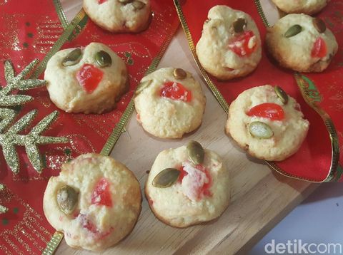 Cherry and Pumpkin Seed Cookies