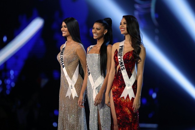 Ini dia Tiga Besar Miss Universe 2018; Miss Philippines, Miss South Africa dan Miss Venezuela. Foto: REUTERS/Athit Perawongmetha