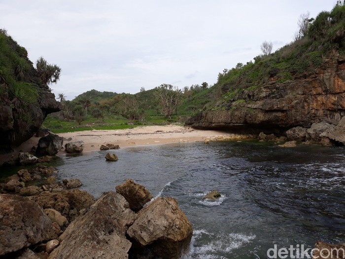 Camping Pinggir Pantai Nan Sunyi di Gunungkidul, Ini Tempatnya