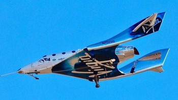 SpaceShip One dan SpaceShip Two merupakan dua pesawat antariksa yang dirancang untuk penerbangan suborbit. SpaceShip Two pertama kali melakukan uji coba berawak pada 2010 dan pertama kali membawa penumpang non-pilot pada 2019. Foto: ABC Australia