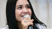 Michelle akan kembali beradu akting dengan Dimas Anggara dan Maxime Bouttier di series Magic Hour The Series 2. Pool/Ismail/detikFoto.