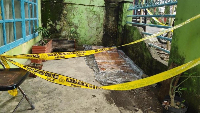 Air Panas di Depan Rumah Hebohkan Makassar Air Panas di Depan Rumah Hebohkan Makassar