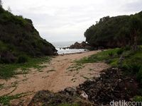 Pantai Toroudan yang Sunyi di Gunungkidul untuk Libur Akhir Tahun