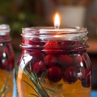 Unsur merah, hijau, dan keemasan juga bisa kamu dapatkan dari bahan dapur seperti paduan buah ceri, jeruk, dan daun basil. Foto: dok. Pinterest