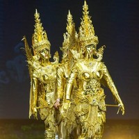 Aku sangat senang kami bisa sampai sejauh ini, ujar Miss Laos On-anong Homsombath saat naik ke atas panggung dengan kostum nasionalnya yang sungguh unik. Foto: Instagram