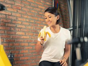 Sering Makan Buah Jadi Rahasia Melanie Putria Agar Tetap Seksi dan Langsing