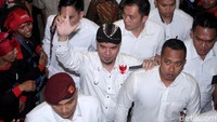 Nampak juga musisi Ahmad Dhani hadir dalam Konfernas Gerindra dan tak lupa mengacungkan salam dua jari. Dok. Detikcom/Lamhot Aritonang.