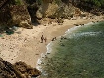 Daya Tarik Pantai Nglambor Gunungkidul: Lokasi, Harga Tiket, dan Fakta Uniknya