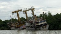 Kapal itu diketahui digerebek aparat tim gabungan dari Polda Jatim, Otoritas Pelabuhan Tanjung Perak dan PT Pupuk Kaltim. Di dalam kapal, polisi menemukan puluhan ribu sak pupuk yang diduga ilegal.  Sekitar 500 ton pupuk yang dimuat KM Sangalaki Permai adalah pupuk bersubsidi yang disamarkan menjadi pupuk non subsidi. Hal itu diketahui dari warna merah muda pada pupuk yang menandakan bahwa pupuk itu adalah pupuk bersubsidi jenis urea.