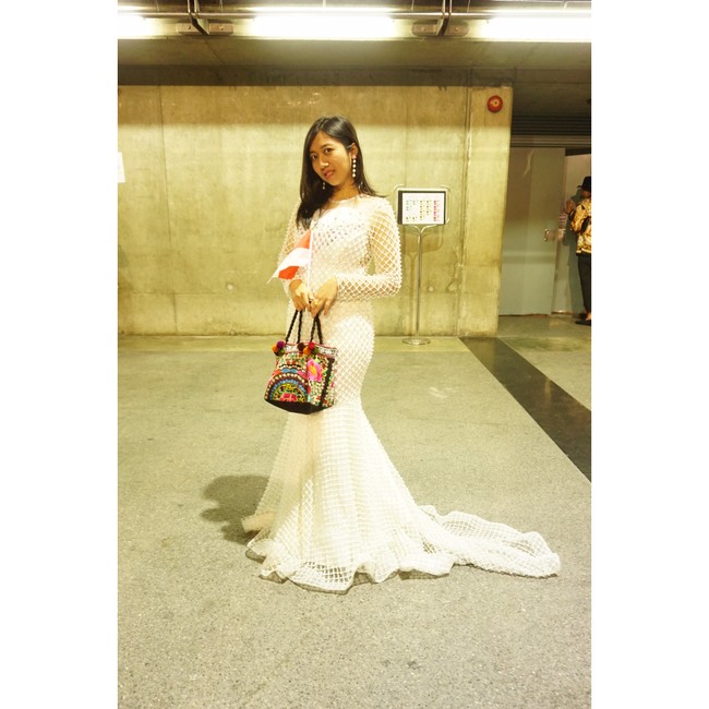 Lain lagi dengan Suci. Wanita asal Cianjur ini mengenakan dress handmade berwarna putih yang tampak elegan. Siapa jagoanmu di ajang Miss Universe 2018 kali ini? Foto: Frieda Isyana Putri/Detikcom