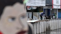 Kepala Sudin SDA Jakarta Barat, Imron, pembangunan turap di anak Kali Ciliwung melintas di Kelurahan Mangga Besar dengan panjang 900 meter di satu sisinya.