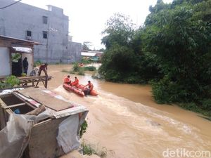 Sungai di Jambi Meluap, 1 Remaja Hanyut Terbawa Arus