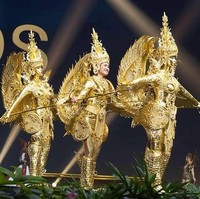 On-anong Homsombath pun sangat bangga Laos menjadi pemenang kostum nasional terbaik di Miss Universe 2018. Apalagi keikutsertaan negara tersebut terbilang baru di Miss Universe 2018. Baru dua kali mengikuti kompetisi wanita tercantik di dunia ini, Laos sudah mendapat prestasi yang membanggakan. Foto: Instagram