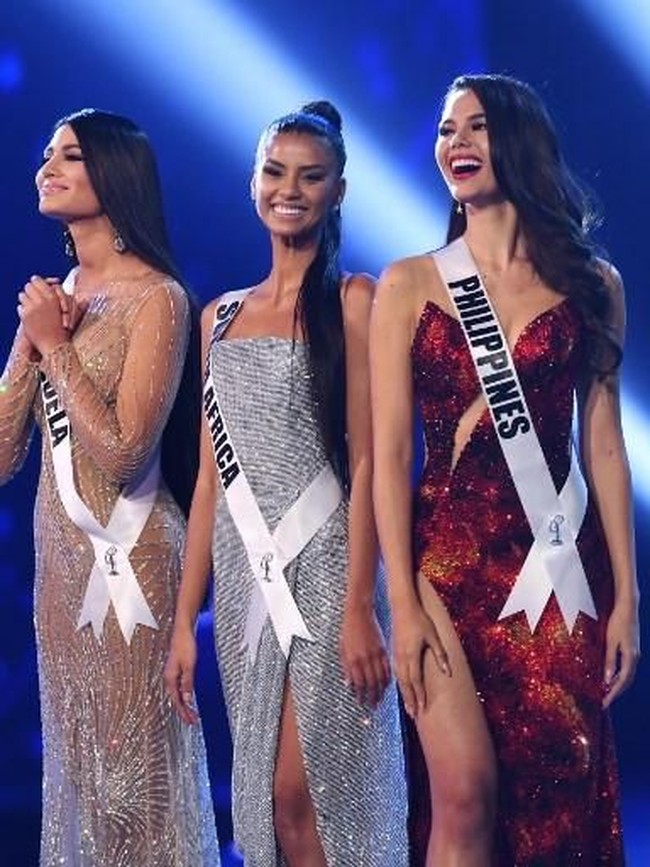 Tak heran bila Tamaryn mampu mencapai Top 3 di Miss Universe 2018. Di negeri asalnya, ia mengasah bakatnya dengan mengikuti kontes serupa berulang kali. Dikabarkan The Southafrican, Tamaryn telah mengantongi delapan titel pemilihan ratu kecantikan. (Foto: Lillian SUWANRUMPHA / AFP)