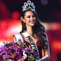 Catriona Gray menjadi salah satu finalis yang mencuri atensi di Miss Universe 2018. Postur tubuh sempurna dengan tinggi badan 178 cm, serta jawaban yang tegas membuat ia dimahkotai sebagai Miss Universe 2018. Foto: Lillian SUWANRUMPHA / AFP