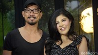 Meski sudah putus keduanya kompak tampil dengan busana hitam. Pool/Noel/detikFoto.