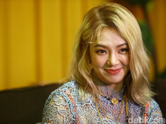 Tim transmedia berkesempatan melakuikan interview dengan personel KPop SNSD Hyoyeon sebelum tampil di HUT ke 17 Transmedia yang berlangsung di Trans Citi, BSD, Tanggerang Selatan, Minggu (17/12/2018). Grandyos Zafna/detikcom