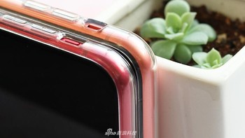 Selain itu kualitas bahannya pun terasa berbeda. Foto: Sina Mobile