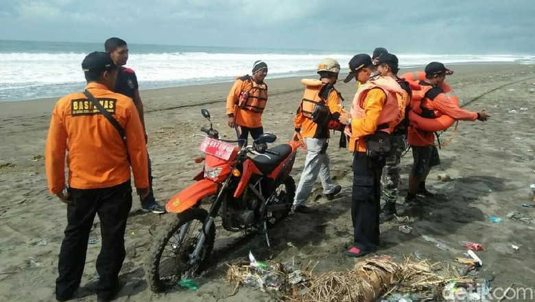 4 Remaja Masjid Yang Terseret Ombak Pantai Kebumen Belum