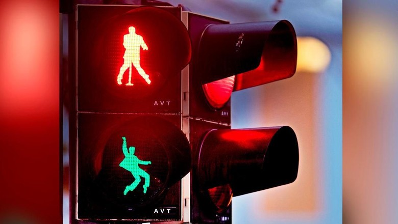 Lampu lalu lintas Elvis Presley (Michael Probst/AP/CNN Travel) Lampu lalu lintas Elvis Presley (Michael Probst/AP/CNN Travel)