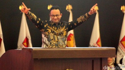 Senyum Anies Saat Salam Dua Jari di Konferensi Gerindra