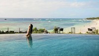 Bohol di Filipina jadi salah satu destinasi favorit Catriona. Catriona pun tampak sangat menikmati liburannya di salah satu resort di sana (catriona_gray/Instagram)