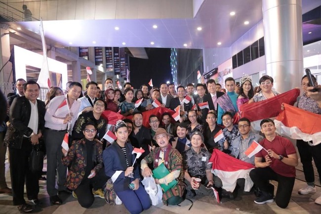 Miss Universe 2018 diadakan di Bangkok, Thailand, Senin (17/12/2018). Sonia Fergina Citra akan bertanding mewakili Indonesia. Sekitar 70-an pendukung atau yang disebut pageant lovers datang dari seluruh penjuru Indonesia, bahkan ada yang berasal dari Jerman dan India. Foto: Mega Angkasa/Yayasan Puteri Indonesia