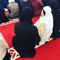 Cantiknya Evangeline Lilly, Bintang 'Ant-Man' Saat Pakai Hijab di Qatar