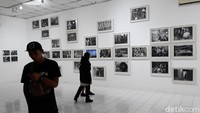 Di pameran tunggalnya, ia memajang 83 karya dengan beragam ukuran foto.  Foto: Pradito Rida Pertana/ detikHOT