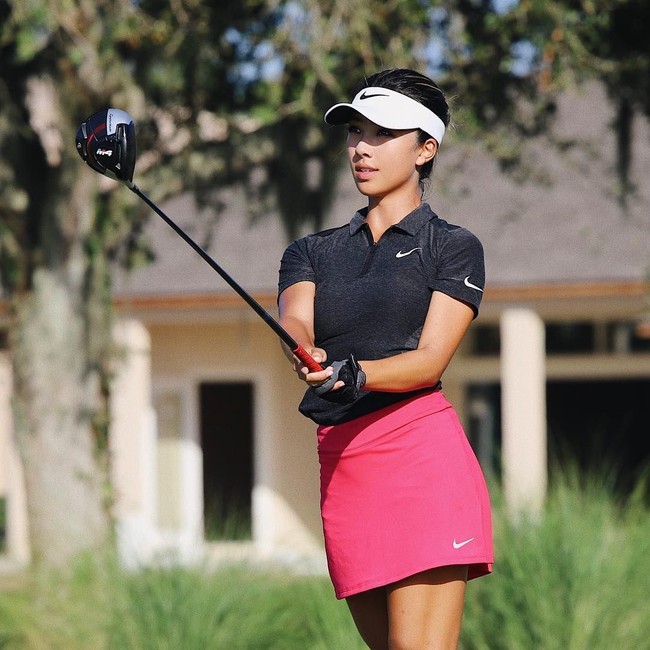 Kenalan dengan Lily Muni He, seorang bintang golf yang jadi perhatian karena paras cantik yang dimilikinya. (Foto: dok. Instagram @lilymhe)