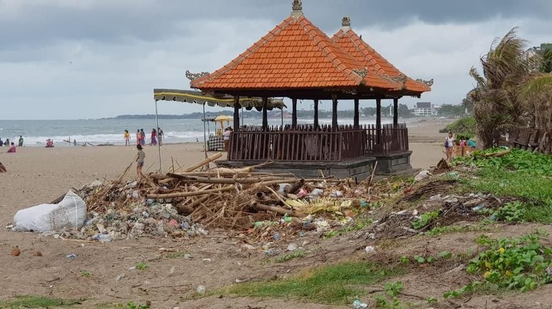 Tiap Hari Sampah Pantai Di Badung Bali Capai 100 Ton