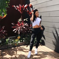 Wanita yang tinggal di Los Angeles ini menarik atensi bukan hanya untuk keterampilan golfnya tetapi juga sosoknya yang seksi dan kulit cokelatnya yang eksotis. Foto: dok. Instagram @lilymhe